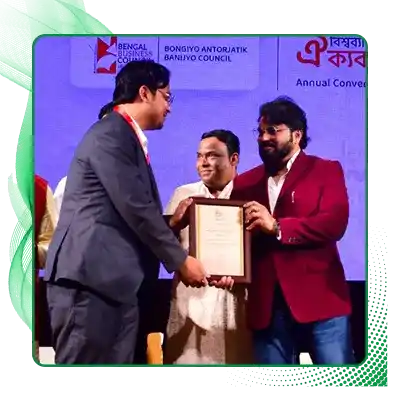 Mr. Arunava Chatterjee receiving The Best Startup Idea Award from Mr. Babul Supriyo, the Minister of IT and Tourism Department, Government of West Bengal